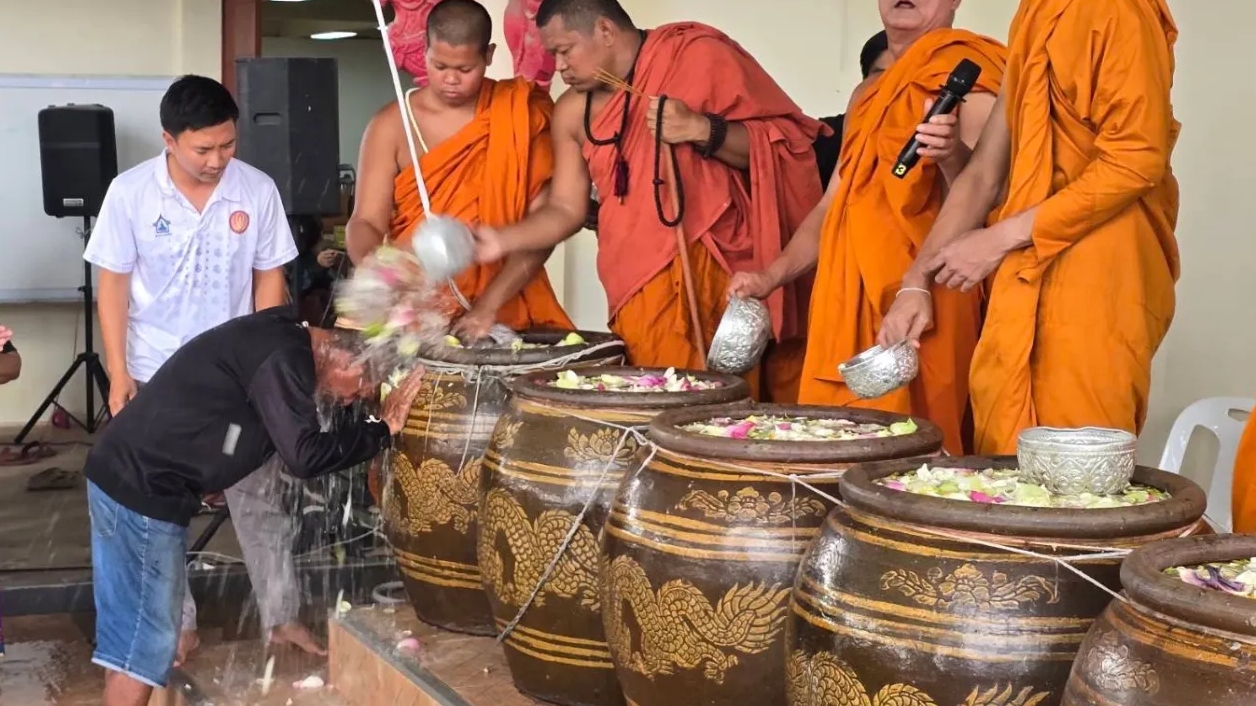 เลข 9 ขายเกลี้ยง! สายมูร่วมพิธีวัดแจ้งใน วัน 9 เดือน 9